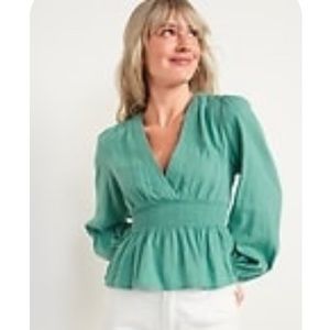 Old Navy Wrap Crop - L Petite